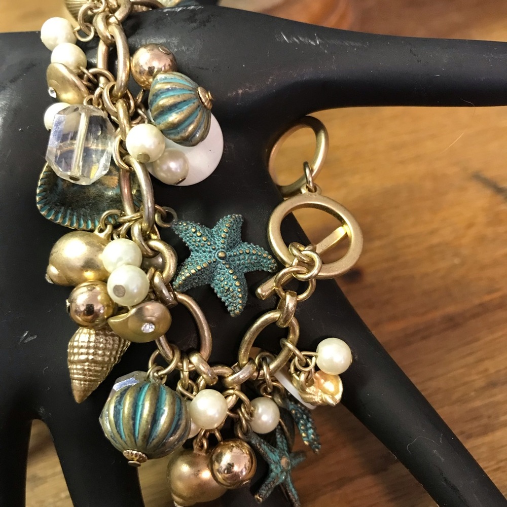 Nautical gold toned charm bracelet starfish shells pearls